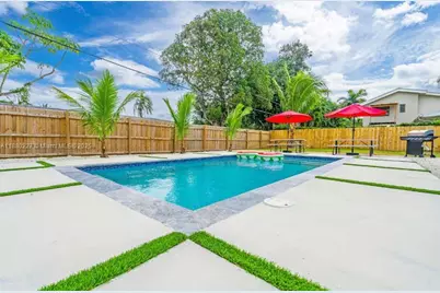 17621 NE 7th Ave, Miami, FL 33162 - Photo 45