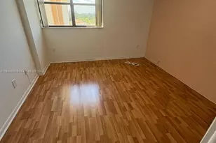 900 NE 195th St, Miami, FL 33179 - Photo 17