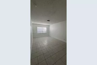 8290 Lake Dr #119, Doral, FL 33166 - Photo 5