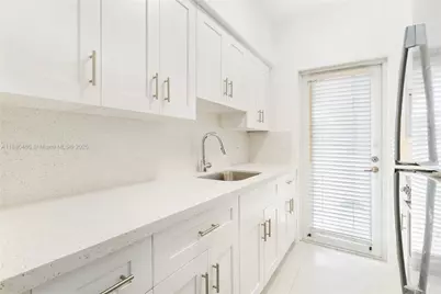 6930 Rue Versailles #24, Miami Beach, FL 33141 - Photo 5