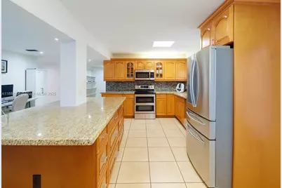8930 NW 11th St, Pembroke Pines, FL 33024 - Photo 21