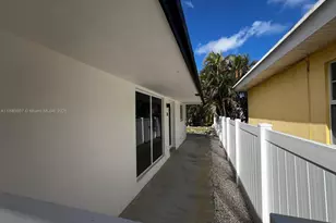 222 SW 8th St, Dania Beach, FL 33004 - Photo 9