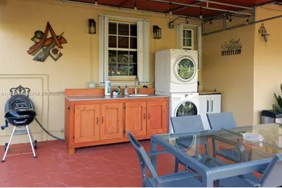 281 Lafayette Dr, Miami Springs, FL 33166 - Photo 15