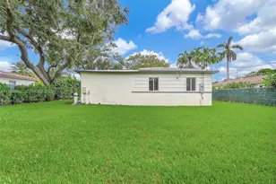 11102 NE 9th Ct, Biscayne Park, FL 33161 - Photo 9