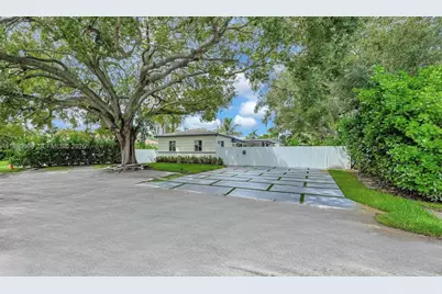 11102 NE 9th Ct, Biscayne Park, FL 33161 - Photo 1