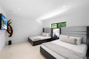 1025 Diplomat Pkwy, Hollywood, FL 33019 - Photo 43