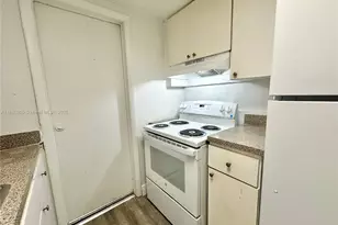 13285 NE 6th Ave, North Miami, FL 33161 - Photo 9