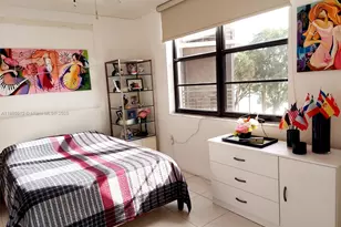 901 Colony Point Cir, Pembroke Pines, FL 33026 - Photo 23