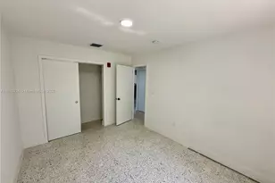 180 NE 57th St, Miami, FL 33137 - Photo 9