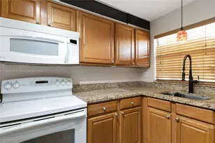 9620 Sunrise Lakes Blvd, Sunrise, FL 33322 - Photo 11
