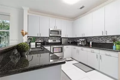 11257 NW 78th St, Doral, FL 33178 - Photo 15