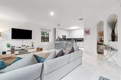 11257 NW 78th St, Doral, FL 33178 - Photo 13