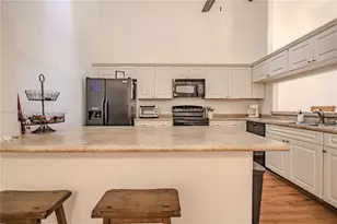 7652 S Pinewalk Dr S, Margate, FL 33063 - Photo 3