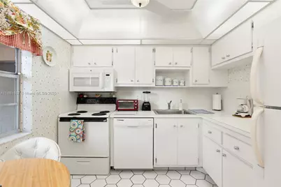 1005 Country Club Dr #405, Margate, FL 33063 - Photo 5