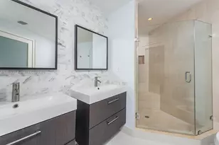 300 South Pointe Dr, Miami Beach, FL 33139 - Photo 9