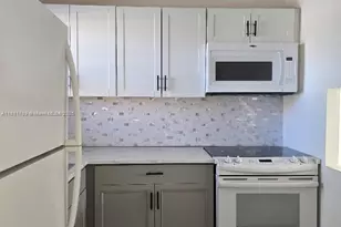 2831 E Sunrise Lakes Dr, Sunrise, FL 33322 - Photo 19