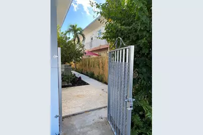 7435 Byron Ave #2, Miami Beach, FL 33141 - Photo 15