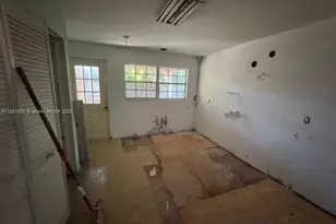 8920 SW 157th St, Palmetto Bay, FL 33157 - Photo 13