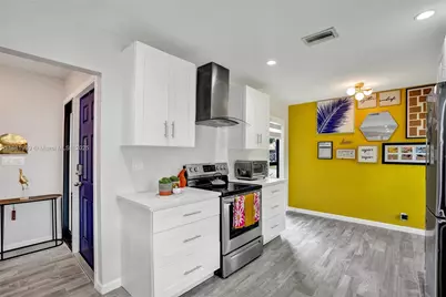 6188 Pine Tree Lane, Tamarac, FL 33319 - Photo 11