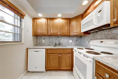 36 Islewood B #36, Deerfield Beach, FL 33442 - Photo 7