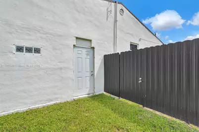 1090 NW 77th St, Miami, FL 33150 - Photo 13