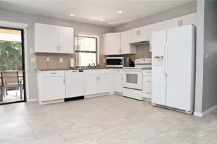 722 SE Thanksgiving Ave, Port Saint Lucie, FL 34984 - Photo 7