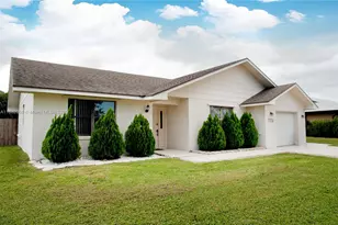 722 SE Thanksgiving Ave, Port Saint Lucie, FL 34984 - Photo 1