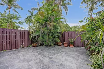 2220 NE 11th St, Hallandale Beach, FL 33009 - Photo 11