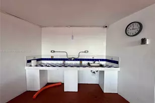 2401 Collins Ave, Miami Beach, FL 33140 - Photo 71