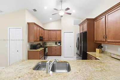 112 SW 34th St, Cape Coral, FL 33914 - Photo 9