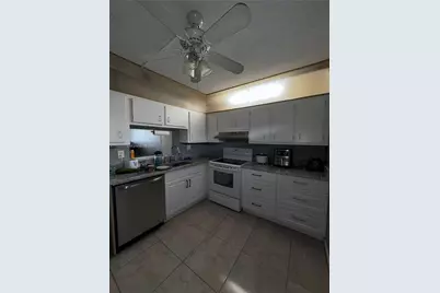 2800 Somerset Dr #403J, Lauderdale Lakes, FL 33311 - Photo 9