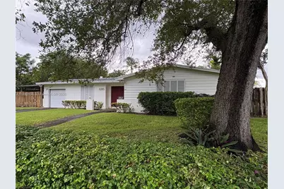 8285 SW 104th St, Miami, FL 33156 - Photo 3