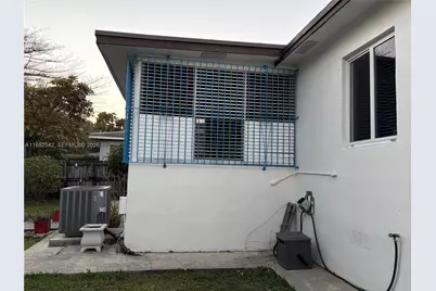 2270 SW 24th St, Miami, FL 33145 - Photo 27