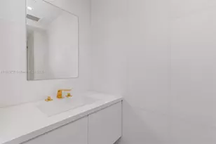 300 South Pointe Dr, Miami Beach, FL 33139 - Photo 47