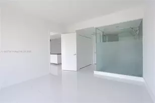 92 SW 3rd St, Miami, FL 33130 - Photo 9
