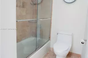 6039 Collins Ave, Miami Beach, FL 33140 - Photo 21