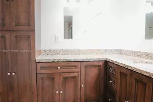 6039 Collins Ave, Miami Beach, FL 33140 - Photo 17