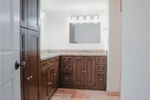 6039 Collins Ave, Miami Beach, FL 33140 - Photo 19