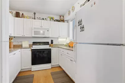 7800 Collins Ave #402, Miami Beach, FL 33141 - Photo 15