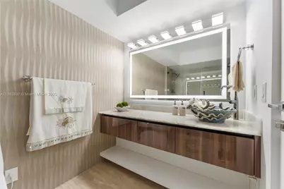 5900 Collins Ave #604, Miami Beach, FL 33140 - Photo 23