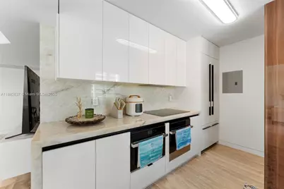 5900 Collins Ave #604, Miami Beach, FL 33140 - Photo 17
