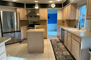 4871 SW 103rd Ave, Cooper City, FL 33328 - Photo 9