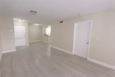 2820 N Oakland Forest Dr #109, Oakland Park, FL 33309 - Photo 9