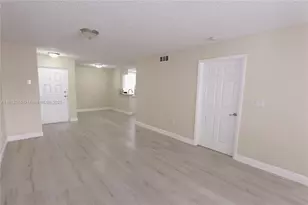 2820 N Oakland Forest Dr, Oakland Park, FL 33309 - Photo 9