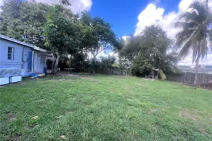 1385 NE 129th St, North Miami, FL 33161 - Photo 3