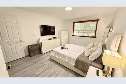 5725 NW 114th Path #114, Doral, FL 33178 - Photo 11