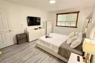 5725 NW 114th Path, Doral, FL 33178 - Photo 11