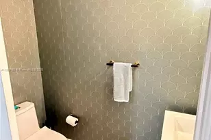 5725 NW 114th Path, Doral, FL 33178 - Photo 7