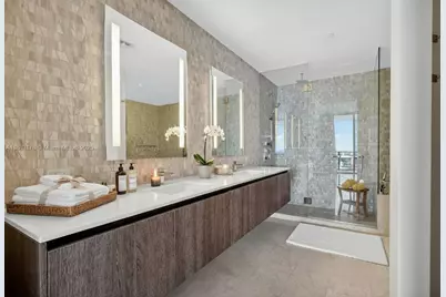 88 SW 7th St #2402, Miami, FL 33130 - Photo 15