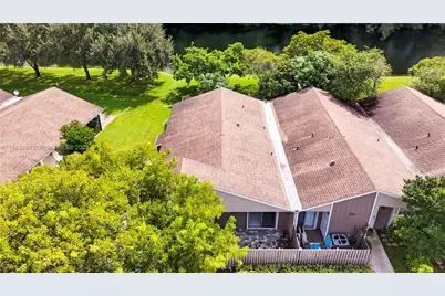 570 Woodgate Cir #A, Sunrise, FL 33326 - Photo 3